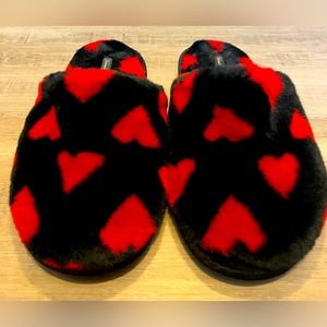 Victoria's Secret Soft Closed Toe Faux Fur Red Hearts Slippers Size Medium (7/8)